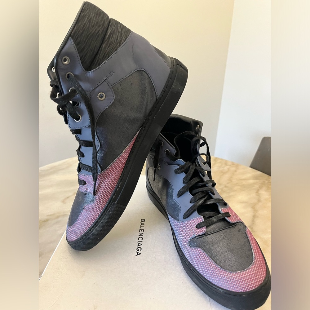 Mens Authentic Balenciaga Sneakers
W/box
No refunds